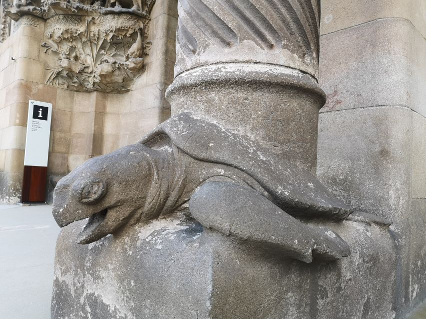 Barcelona: Foodie Walking Tour with Sagrada Familia Tickets - Why this food-and-Gaudí pairing works