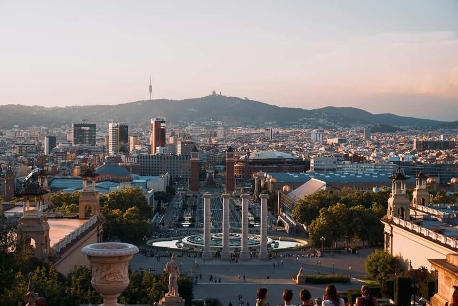 Barcelona from the heights to the sea: Montjuïc, Cable Car, and Beach - A sensory tour, not a standard history lesson