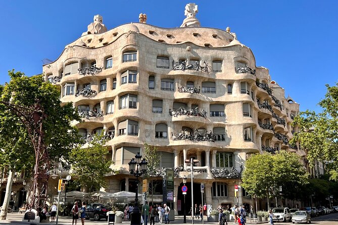 Barcelona Full Day: Sagrada Familia and the 3 Gaudí Houses - Four Gaudí buildings, one long day