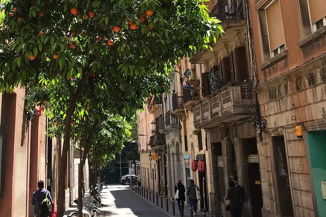 Barcelona Fun Wine Tasting with a Sommelier - Artisan cheese and cured meats from small producers