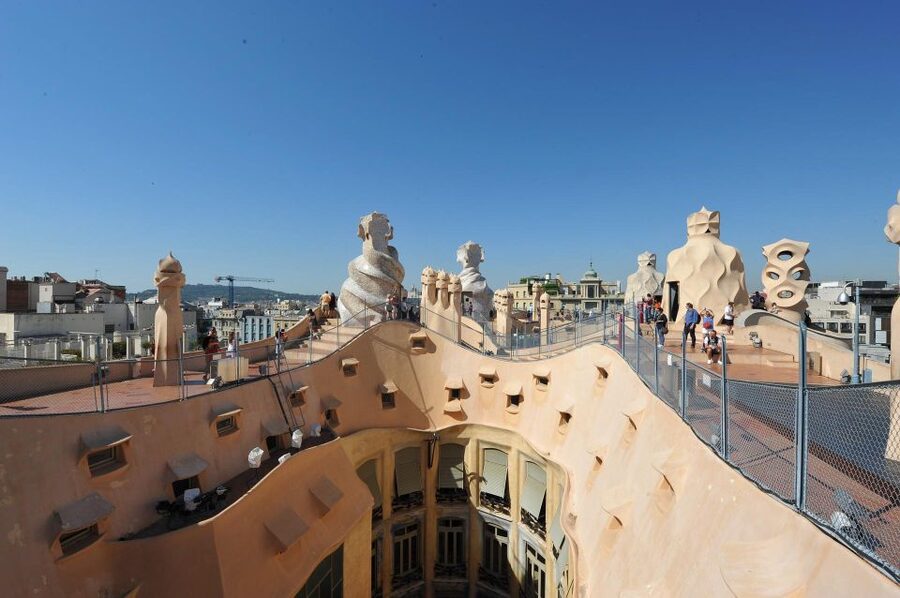 Barcelona: Gaudí Houses & Sagrada Familia Tour - Key points at a glance