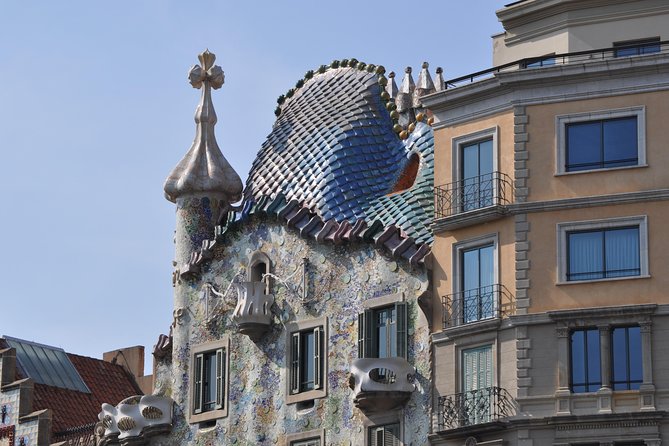 Barcelona & Gaudi. Regular Tour - Casa Milà, La Pedrera, and Gaudí’s moving stone