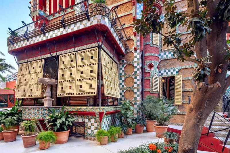 Barcelona: Gaudi's Casa Vicens Skip-the-Line Entrance Ticket - The garden sets the tone