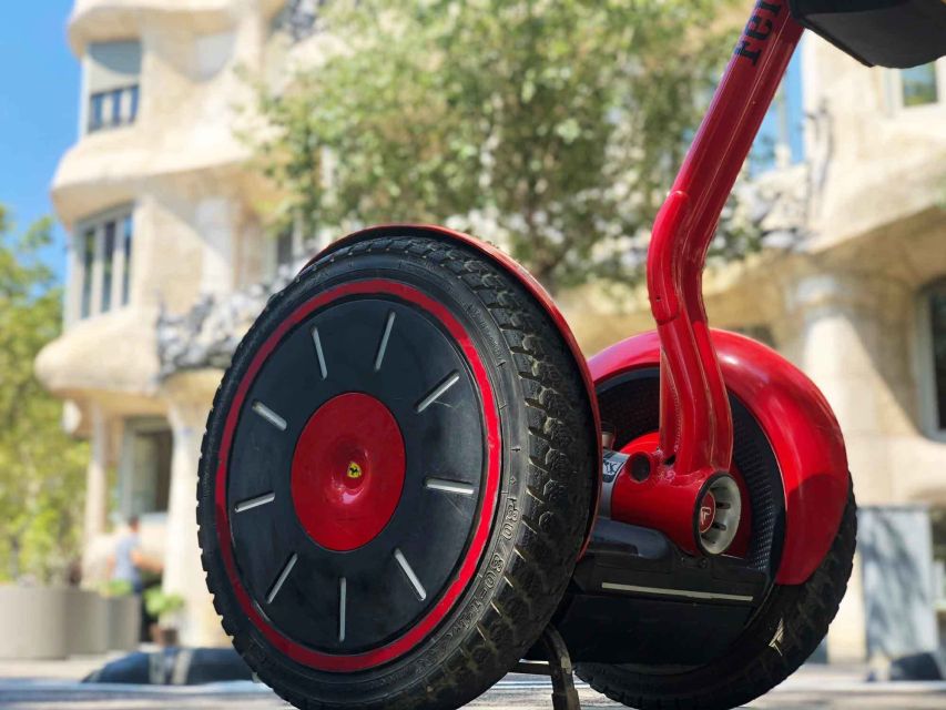 Barcelona: Gaudí Sightseeing Guided Segway Tour - The guide and language experience