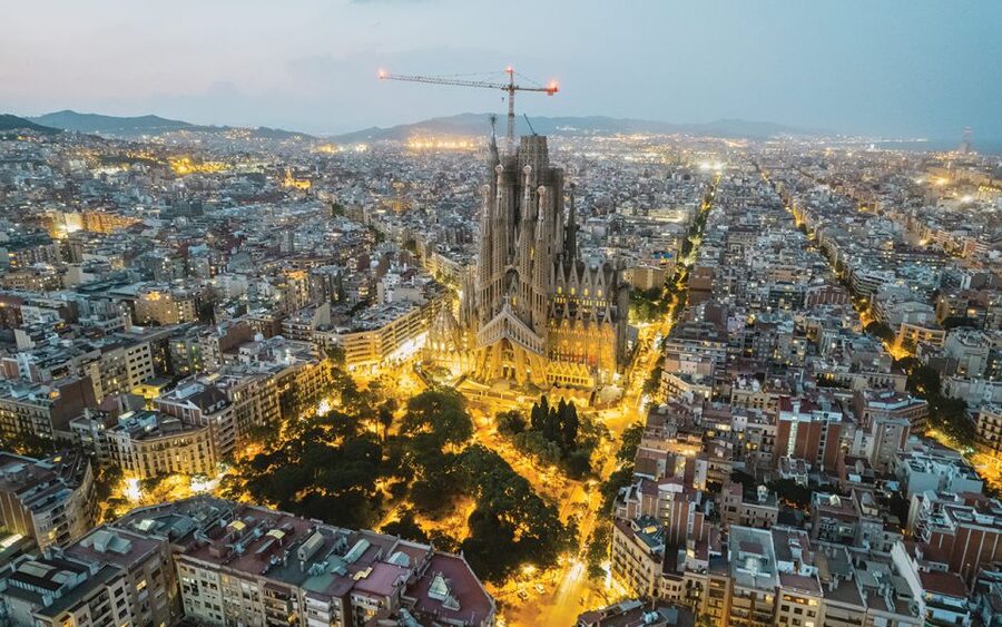 Barcelona: Gaudí Sightseeing Guided Segway Tour - Group size, fitness and age rules