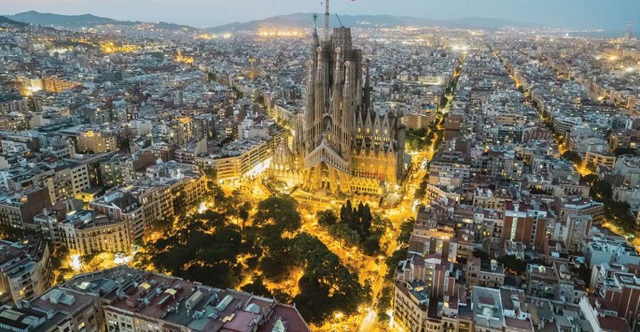 Barcelona: Gaudí Sightseeing Guided Segway Tour - Starting in the Gothic Quarter