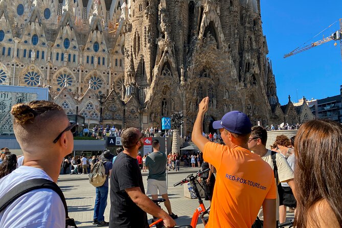 Barcelona: German guided tour by bike or e-bike - Sagrada Familia, the centerpiece of the ride