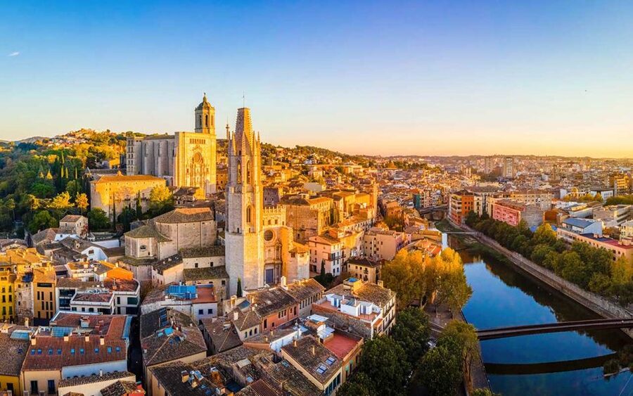 Barcelona: Girona Private Guided Tour by High-Speed Train - The Eiffel Bridge and the colorful Onyar River