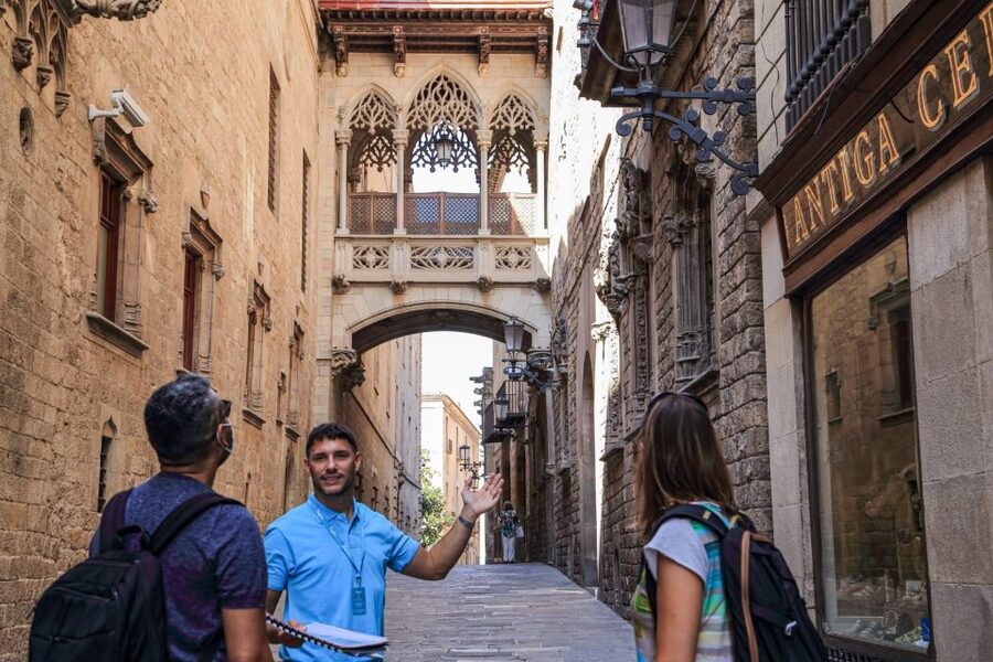Barcelona: Gothic Quarter and Flamenco Show (Small Group) - Plaça Sant Jaume and Barcelona’s civic heart