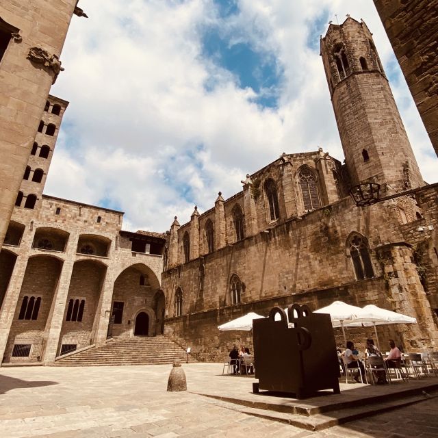 Barcelona: Gothic Quarter and Flamenco Show (Small Group) - Who should book this experience?