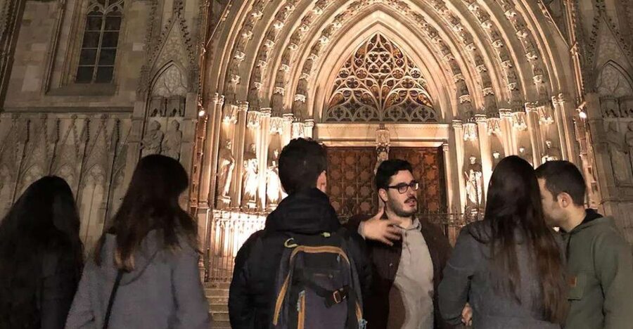 Barcelona: Gothic Quarter By Night Guided Walking Tour - Key points to know before you book