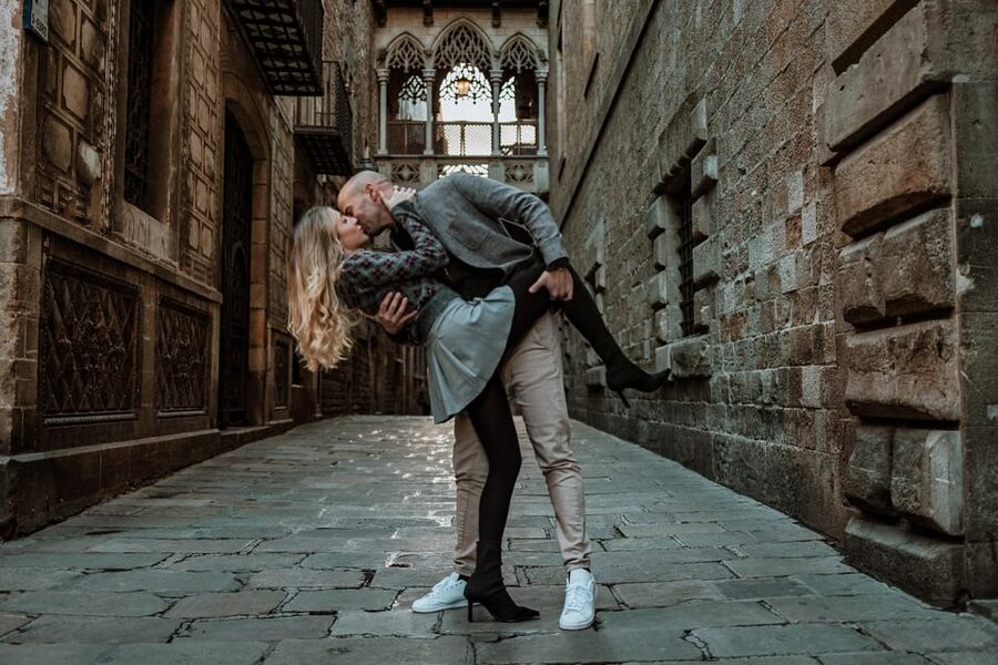 Barcelona: Gothic Quarter Cinematic Photoshoot and Guide - Key points to know before you book