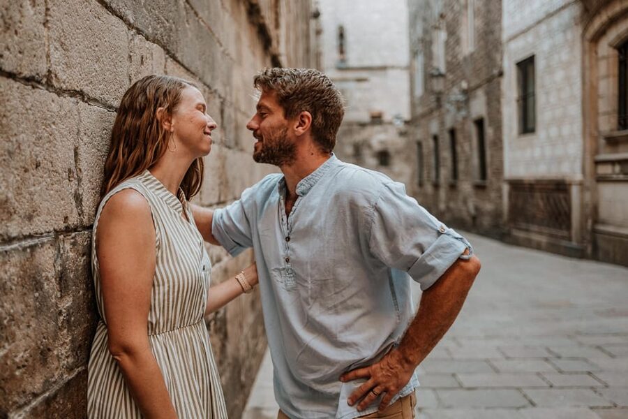Barcelona: Gothic Quarter Cinematic Photoshoot and Guide - Bishop’s Bridge and the classic Barcelona frame