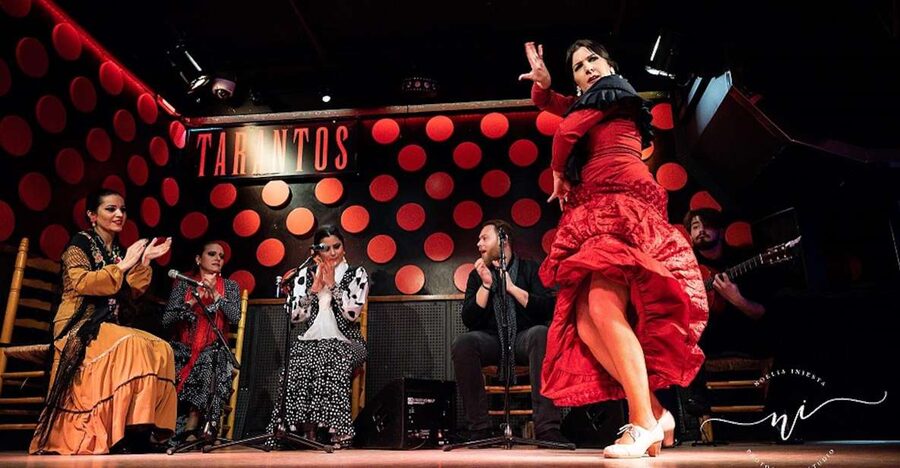 Barcelona: Gothic Quarter Guided Tour with Flamenco & Tapas - What two hours on foot really means