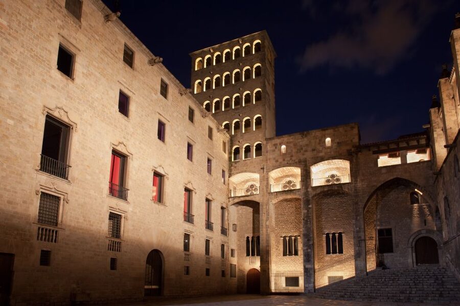 Barcelona: Gothic Quarter Guided Tour with Flamenco & Tapas - Tapas beneath the arcades of Plaça Reial