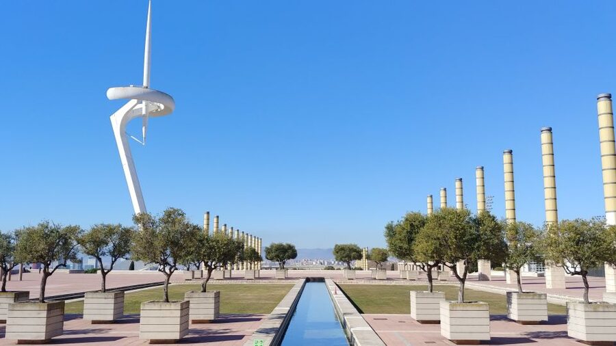 Barcelona: Gothic Quarter & La Sagrada Familia Private Tour - Clothing, Walking, and Mobility