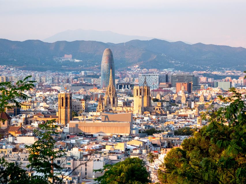 Barcelona: Gothic Quarter & La Sagrada Familia Private Tour - Passeig de Gràcia and Gaudí’s City Center