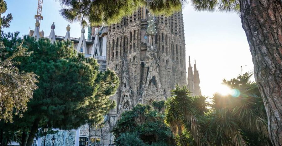 Barcelona: Gothic Quarter & La Sagrada Familia Private Tour - Exploring Park Güell at Your Own Speed