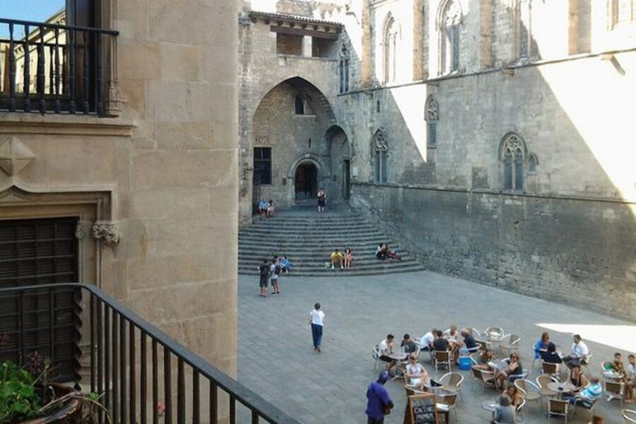 Barcelona: Gothic Quarter Legends Walking Tour with Tapas - Key points to know before you book