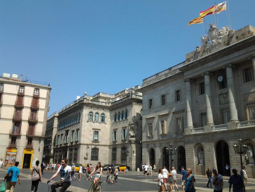 Barcelona: Gothic Quarter Legends Walking Tour with Tapas - Starting at Hotel Colón beside the cathedral