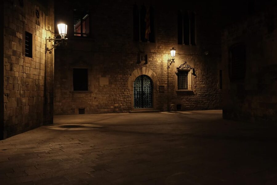 Barcelona: Gothic Quarter Night Walk Mysteries and Legends - Barcelona after dark, with the Gothic Quarter as your stage
