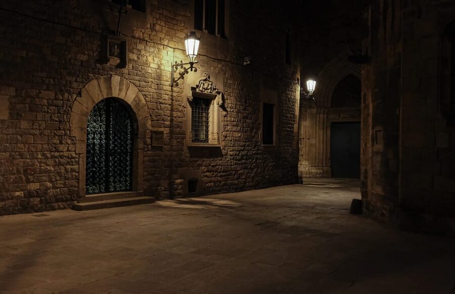Barcelona: Gothic Quarter Night Walk Mysteries and Legends - What $23 buys you