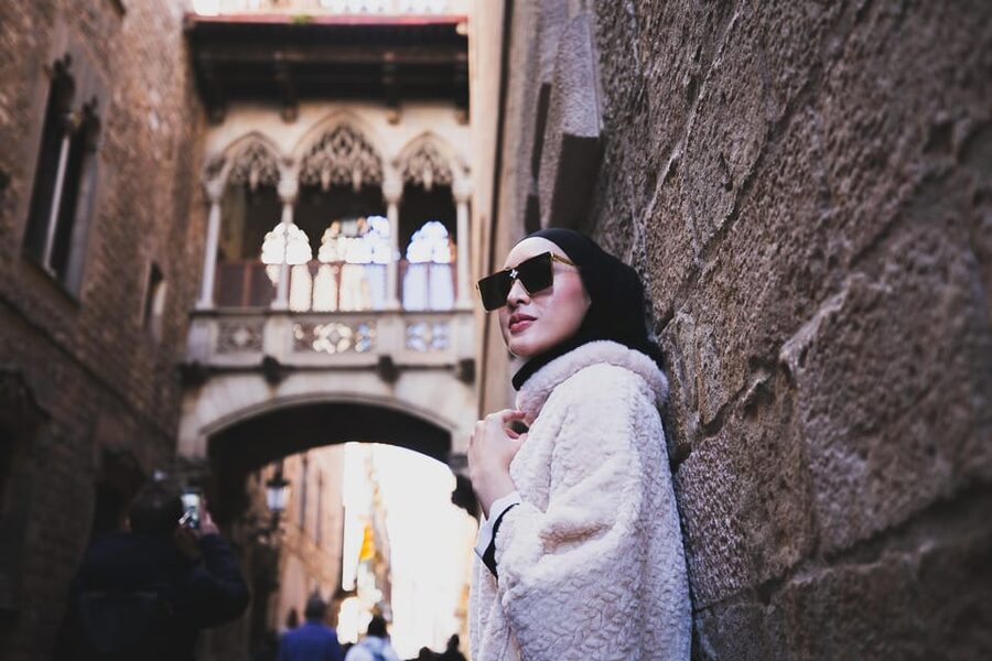 Barcelona: Gothic Quarter Private Photoshoot Experience - The final photos and delivery time