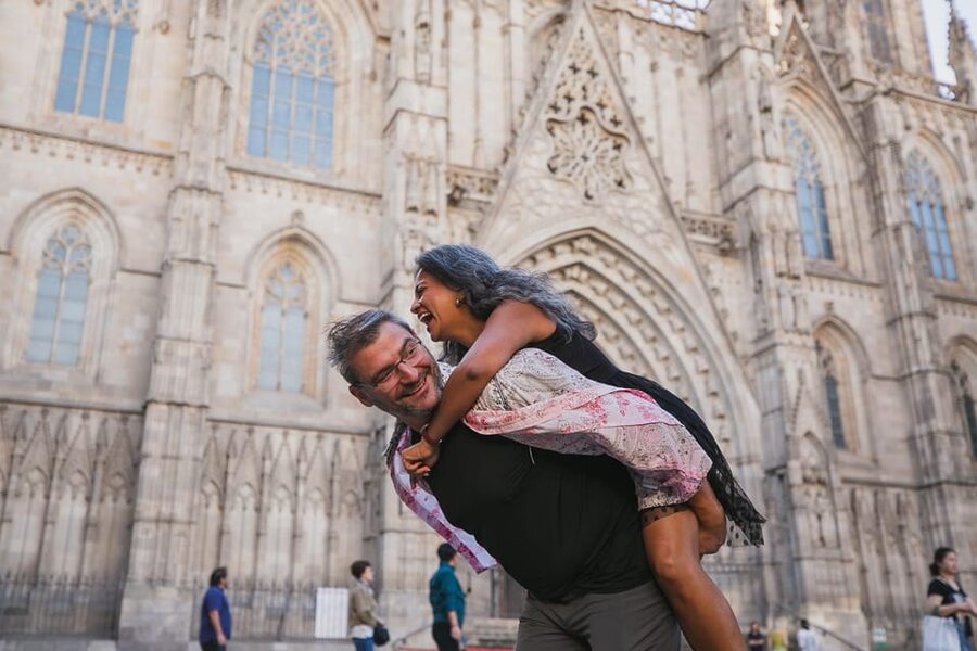 Barcelona: Gothic Quarter Private Photoshoot Experience - Communication, language, and accessibility