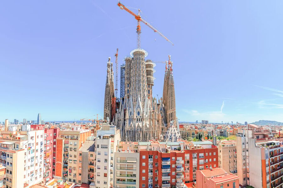 Barcelona: Gothic Quarter & Sagrada Familia Area Segway Tour - Why the small group changes the experience