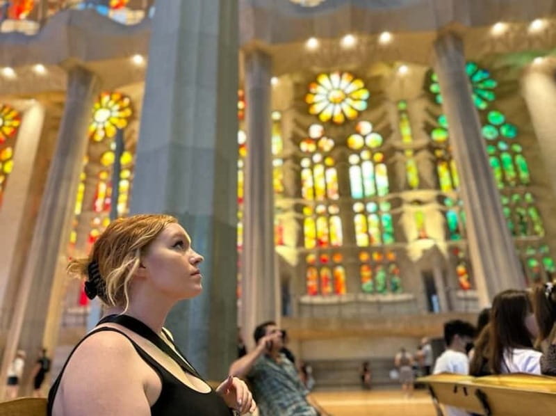 Barcelona: Gothic Quarter, Sagrada Familia & Park Güell Tour - Park Güell, mosaic details, and hilltop views
