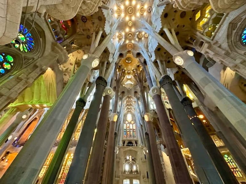 Barcelona: Gothic Quarter, Sagrada Familia & Park Güell Tour - How the day feels in practice