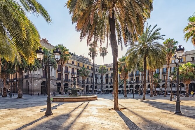 Barcelona Gothic Quarter Scavenger Hunt and City Highlights Walking Tour - Plaza del Pi and Carrer Petritxol