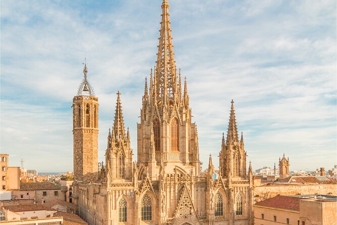 Barcelona Gothic Quarter Scavenger Hunt and City Highlights Walking Tour - Plaça Reial and the Walk Back
