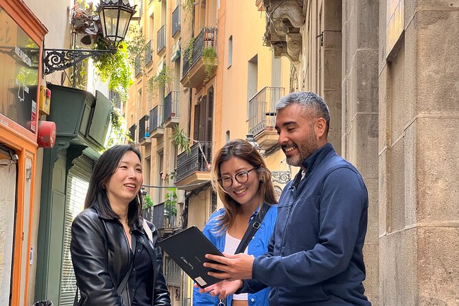 Barcelona Gothic Quarter Tour (Small Group) - What the guides add to the experience