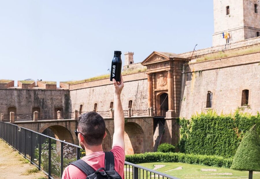 Barcelona: Gothic Quarter Walking Tour w/ Montjuïc Cable Car - Choosing between Panoramic Tour, Highlights, and Cathedral
