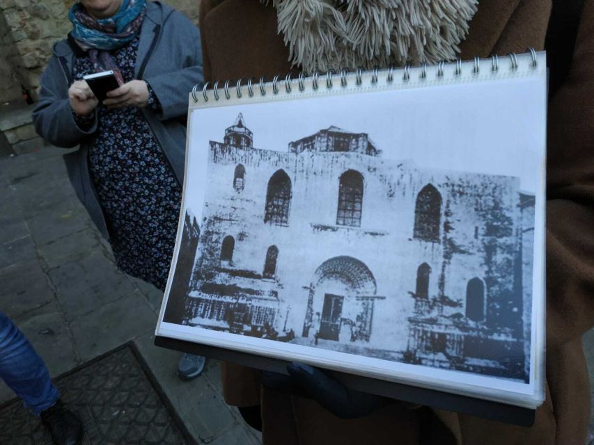 Barcelona: Gothic Quarter Walking Tour with Optional Pintxos - What the $18 price really offers