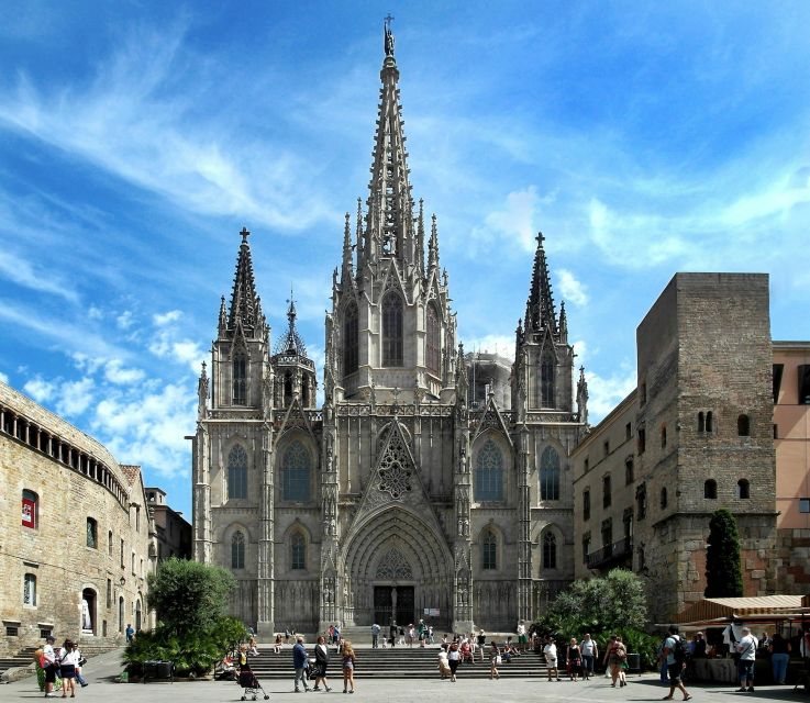 Barcelona: Gothic Quarter Walking Tour with Optional Pintxos - Finding Roman traces near the old port