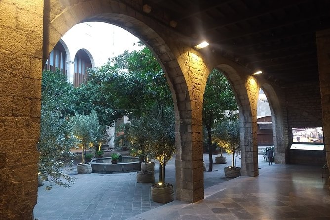 Barcelona Gothic Quarter Walking Tour with Tapas - The Font de la Portaferrissa