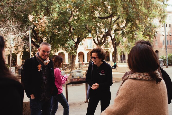 Barcelona: Gothic, Tapas & Churros Small Group Tour - Starting at Plaça de Catalunya at 11:45 am