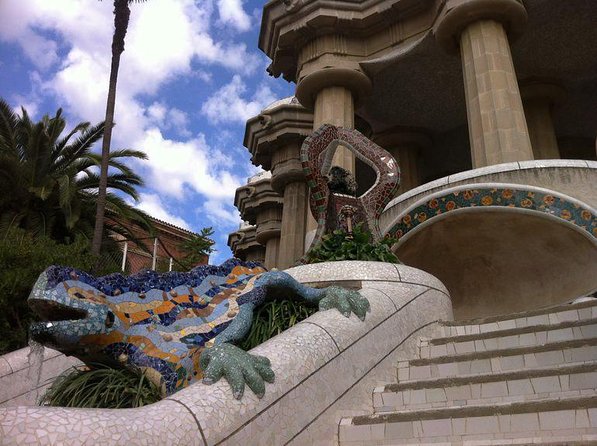 Barcelona Gracia Neighborhood Local Food & History Tour - Key points at a glance