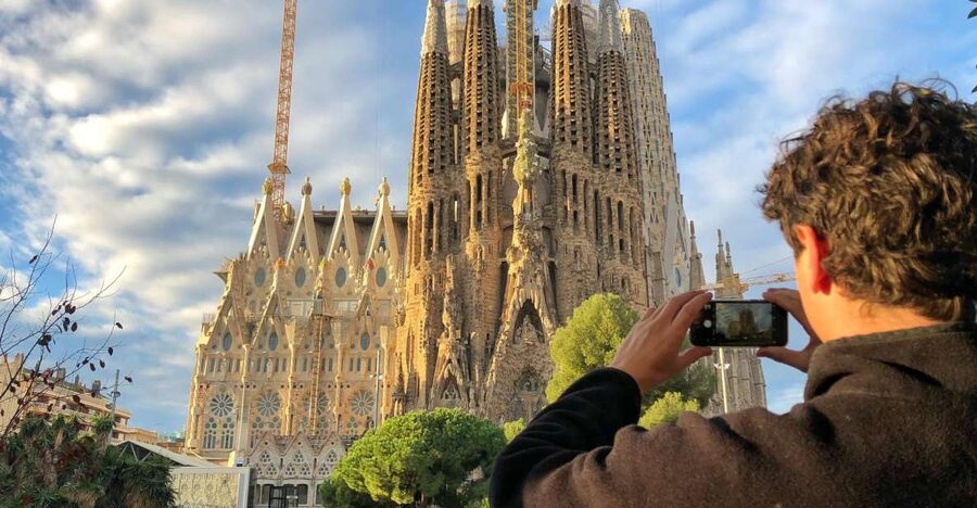 Barcelona: Guided Bike or E-Bike City Tour - Palau de la Música and Catalan modernism