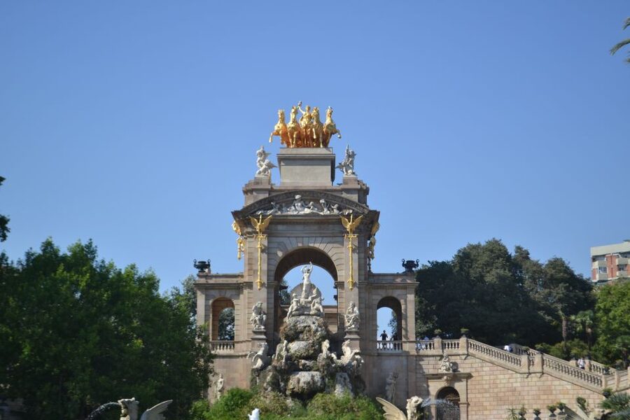 Barcelona: Guided Bike or E-Bike City Tour - El Born and Santa Maria del Mar