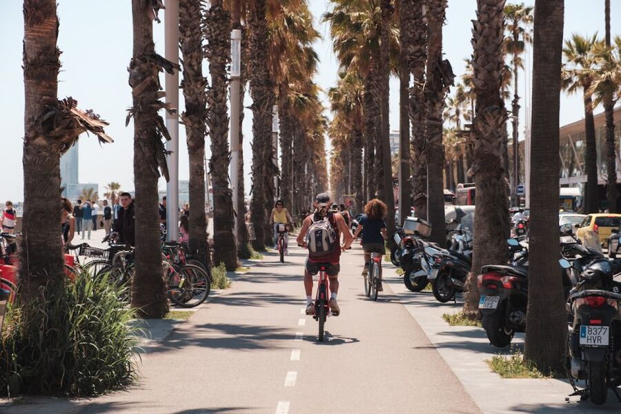 Barcelona: Guided Bike or E-Bike City Tour - What the riding feels like