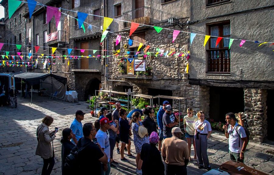 Barcelona: Guided Day Trip to Andorra, France, and Spain - The return journey and St. Climent