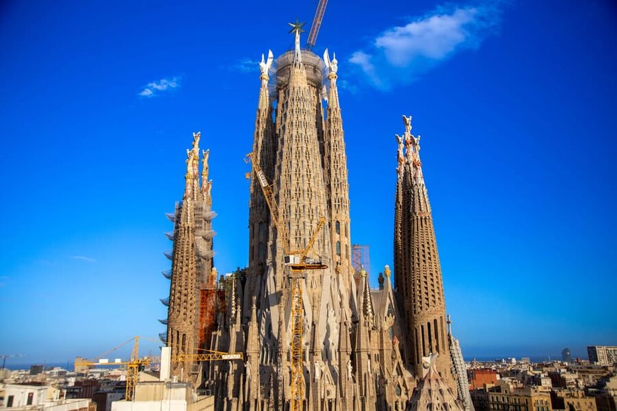 Barcelona Guided Sagrada Familia Tour & Sailing Experience - Choosing morning or late afternoon