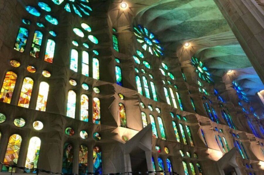 Barcelona: Guided Sagrada Familia Tour & Skip-The-Line Entry - Begin at Avinguda de Gaudí with a view from above