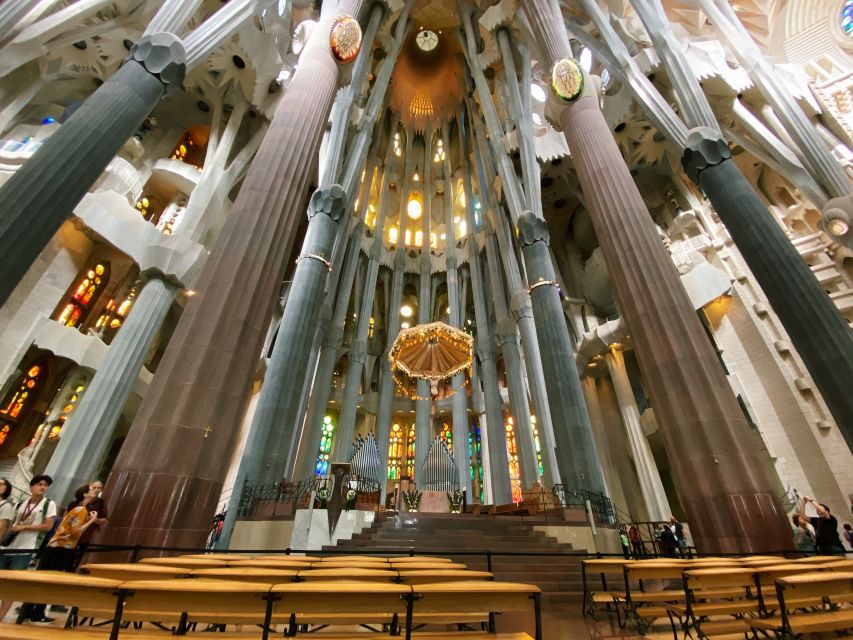 Barcelona: Guided Tour of Sagrada Familia - Inside Sagrada Familia for about 90 minutes