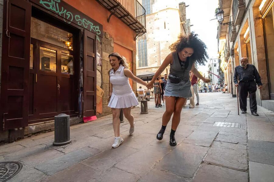Barcelona: Guided Walking Tour - Starting with Roman Barcino in Plaça Nova
