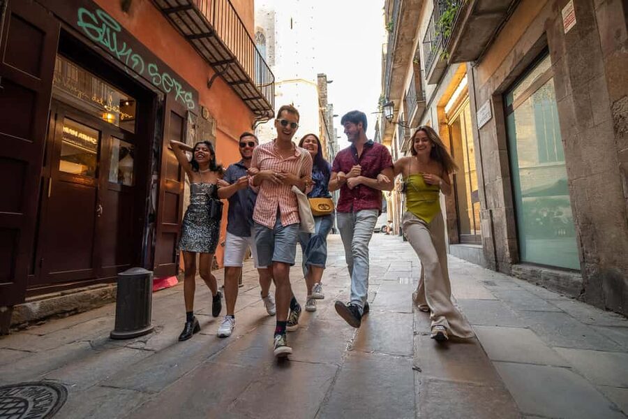 Barcelona: Guided Walking Tour - The Kiss of Freedom and the city’s visual clues