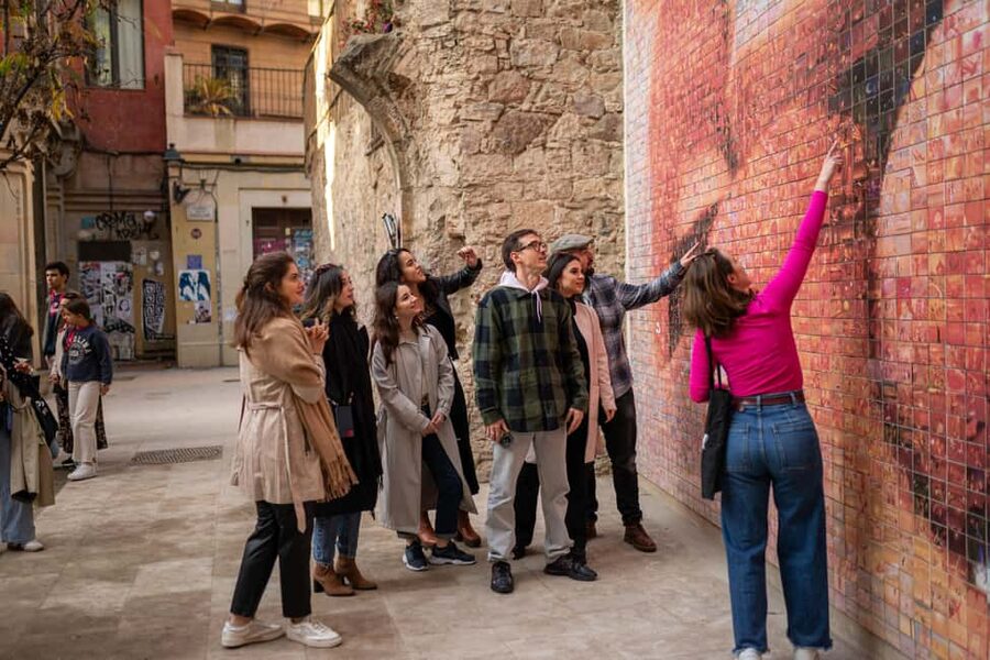 Barcelona: Guided Walking Tour of Top Sights and Hidden Gems - Key points at a glance